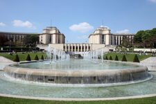 Théâtre National de Chaillot - Façade fontaines 