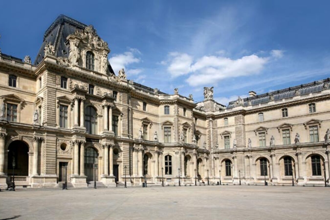 Cour carrée du Louvre • Paris Je t'aime - Office de Tourisme