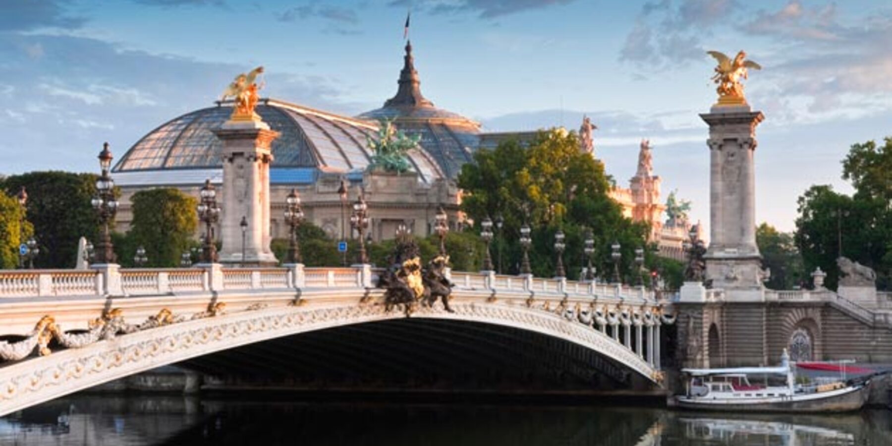 Seine riverside walk in Paris