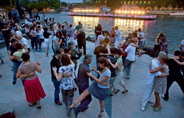 Bal au Jardin Tino Rossi, quai Saint-Bernard