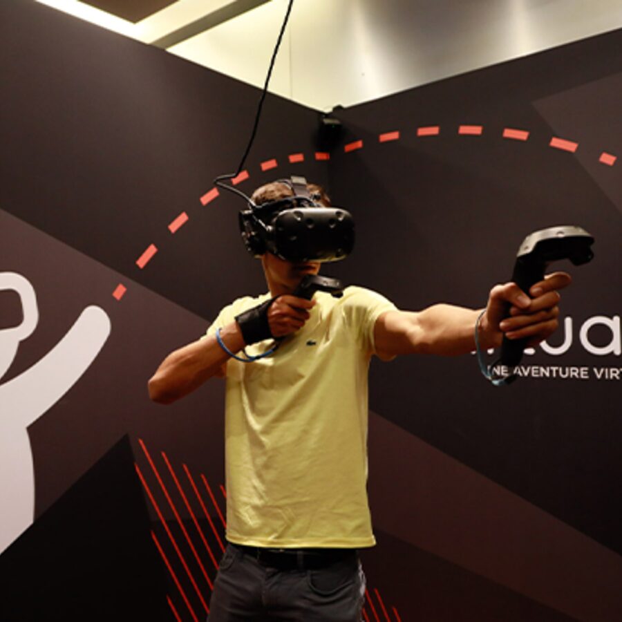 Immersive corporate activity: Interactive shows and virtual reality.