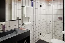 Hôtel Paris Saint Ouen - salle de douche - 2024