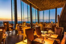TOO Hotel - Restaurant panoramique vue Paris nuit - 2024