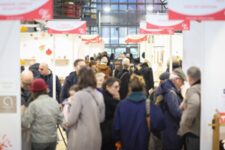 Salon Ob'Art Paris 2025 - Visiteurs sur le salon