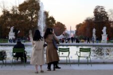Paris en hiver - Touristes au jardin des Tuileries