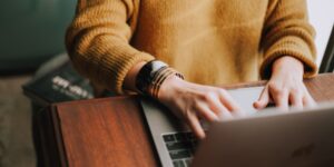 Ordinateur PC contenus Christin Hume Unsplash