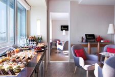  Sheraton-Hotel-airport-lounge