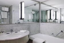  Sheraton-Hotel-airport-bathroom