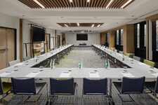 Courtyard-Marriott-Paris-Porte-Versailles-Halls 4-5-6 U-shape