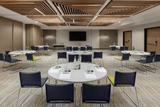 Courtyard-Marriott-Paris-Porte-Versailles-Halls-7-8-Cabaret-Style