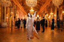Le Bal du Siècle Versailles - Danseuse dans la galerie des glaces