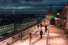 Vitrines Printemps 2025 - Patinoire Nuit - Vue sur Paris