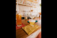 Abricot - Cocktails sur comptoire de bar
