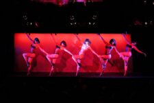 Crazy Horse - 4 danseuses rouges