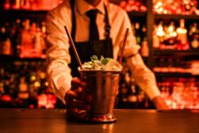 Haze - Barman avec Boisson
