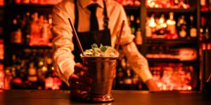 Haze - Barman avec Boisson