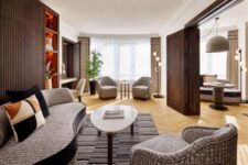 MH_PARDT_Grand_Family_Suite_Living_prev