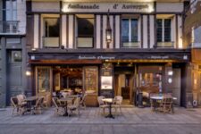Ambassade- Auvergne Entrée du restaurant