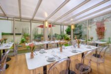 Dièse Hôtel Bastille-Salle de petit-déjeuner avec vue sur jardin