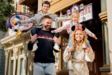 Disney - Famille faisant du shopping