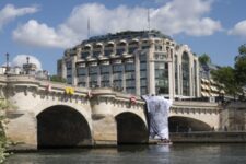 Installation de "La Caverne du Pont-Neuf"