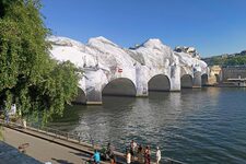 La Caverne du Pont Neuf de JR