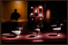 Vue de l'exposition "Silla, l'or et le sacré. Trésors royaux de Corée (57 av J.-C-935)