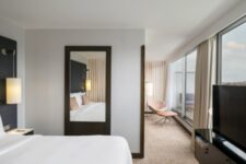 Renaissance Paris Arc de Triomphe – Paris Sky View - Signature Room 