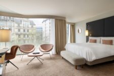 Renaissance Paris Arc de Triomphe – Wave Junior Suite 