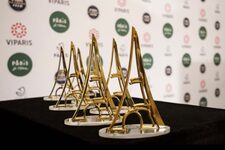 Photo des trophées du Paris Leaders Club
