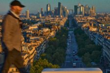 Jeremy Pradier Jeauneau sur le toit de l'Arc de Triomphe