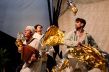 Circo Infinito - Scène avec trois artistes