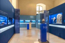Vue de l'exposition "L'eau primordiale. Leçons de Mésopotamie"