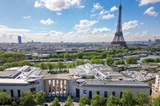 Palais de Tokyo - façade et Tour Eiffel