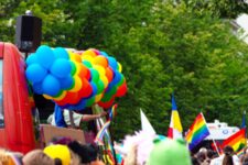 Gay pride - Ballons et drapeaux arc-en-ciel