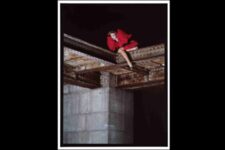 Joe Gaffney - Mannequin vêtu d'une robe Balanciaga dans le pavillon de Marsan Paris, 1982