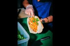 Food Market de Belleville - Préparation d'un Sandwich