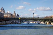 Pont avec des vélos à Paris © Stéphane Laure