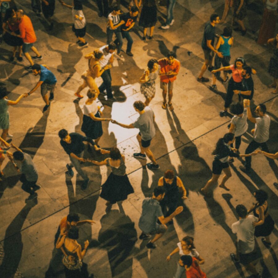 A romantic evening of dancing in Paris